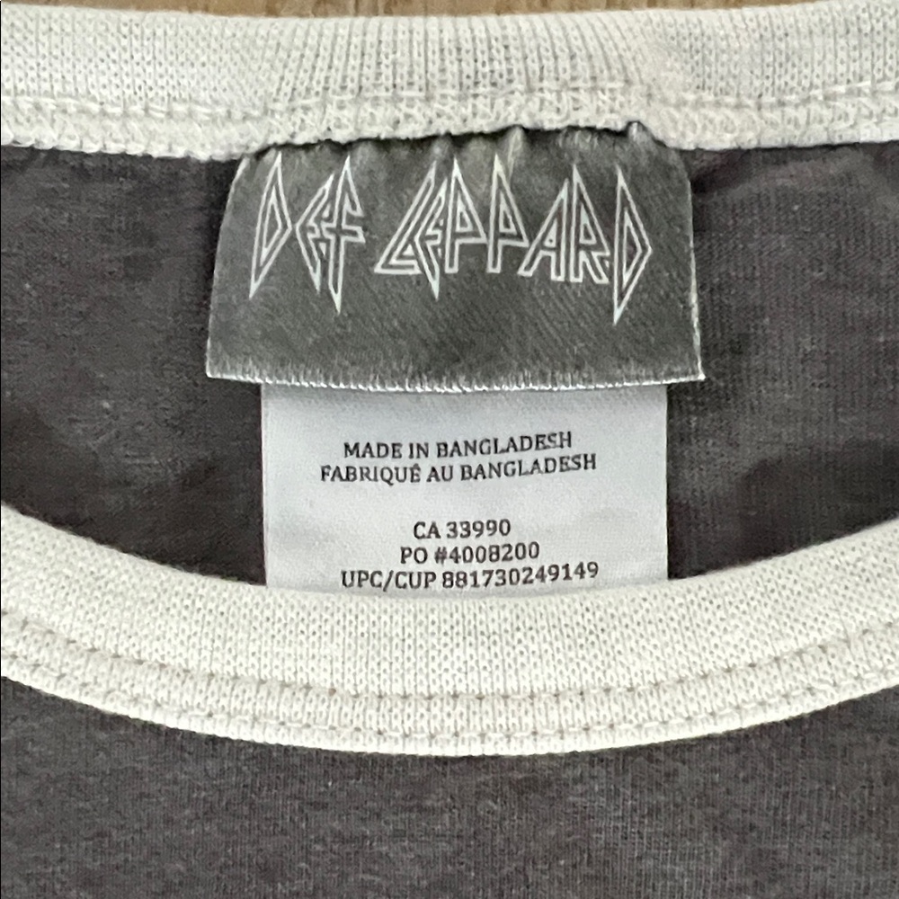 EUC - Def Leppard Charcoal T-Shirt - Picture 6 of 8